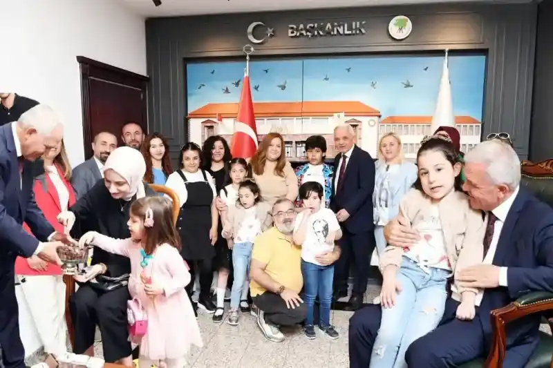 Mamak Belediye Başkanı Veli Gündüz Şahin, 23 Nisan'da Otizmli Çocuklara Başkanlık Koltuğunu Teslim Etti
