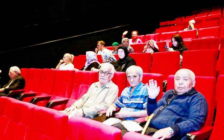 Huzurevi sakinleri sinema keyfi yaşadı