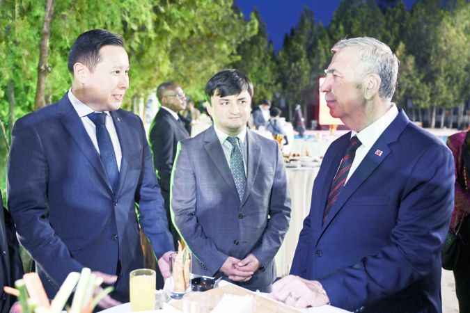 Büyükelçi ve Misyon Şeflerine resepsiyon verdi.. Filistin halkının yanındayım