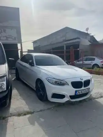 Otomobilden çıkan dumanı görenler yangın var zannetti. Lastiklerdeki cayırtı yangından kurtardı ama cezadan kurtarmadı