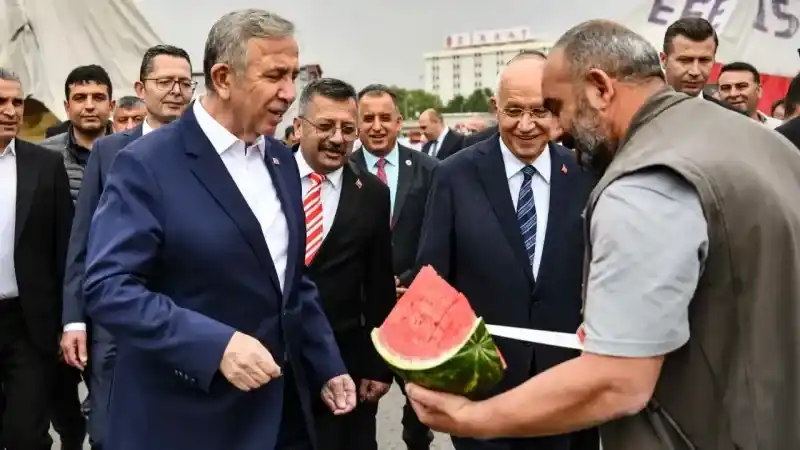 ABB Başkanı Mansur Yavaş'tan Toptancı Hali Esnafı Çıkarması