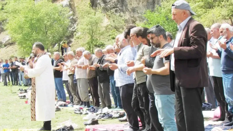 Aydıncık'ta Yağmur Duası: Eller Semaya Açıldı!