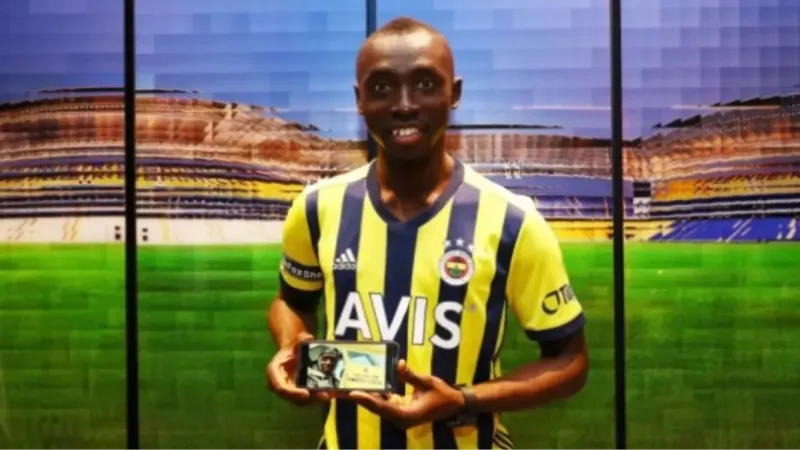 Eski Fenerbahçe yıldızı Papiss Cisse kaç TL'ye futbol oynuyor?