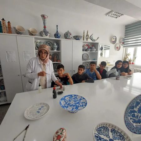 Yozgat'ta Öğrenciler Atölye Çalışmalarını inceledi
