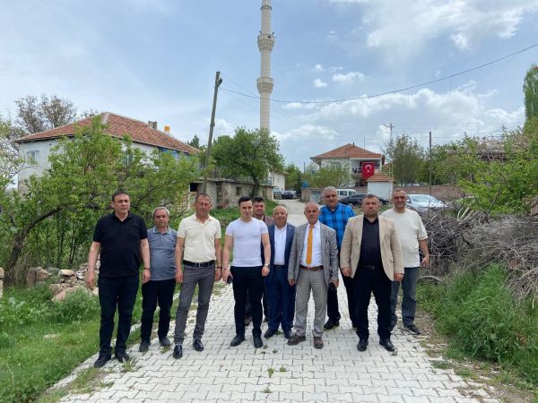 Köylerin sorunlarını yerinde tespit ediyor