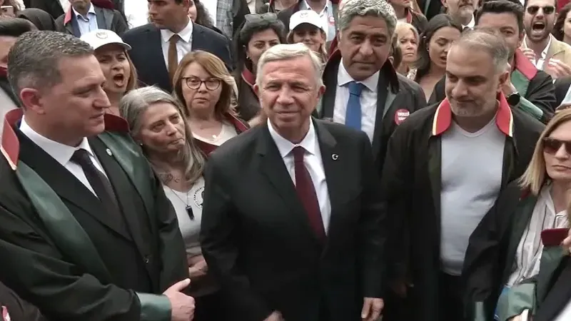 Mansur Yavaş, Avukatların 'Büyük Savunma Mitingi'ne Güçlü Destek Verdi