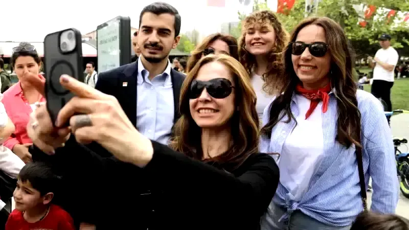 Çankaya Belediye Başkanı Güner'den Çocuk Şenliğine Sürpriz Ziyaret