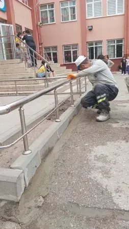 Pursaklar Belediyesi, Okullarda Çevre Düzenlemesi Çalışmalarına Başladı