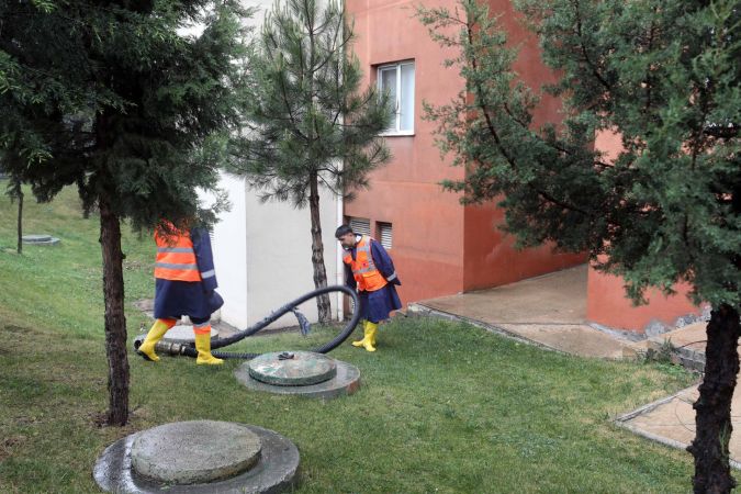 Yağmurlu Geceye Müdahale: Yenimahalle Ekipleri Vatandaşın Yanında