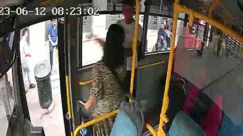 Ankara'da Otobüs Şoförü ve Yolcular Arasında Olay: Gerginlik Kameralara Yansıdı