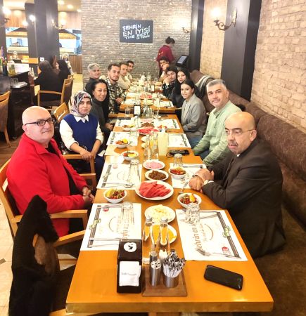 Yozgatlı İş insanı Özışık'tan Vakıf Sofrası Gönüllülerine Teşekkür Yemeği