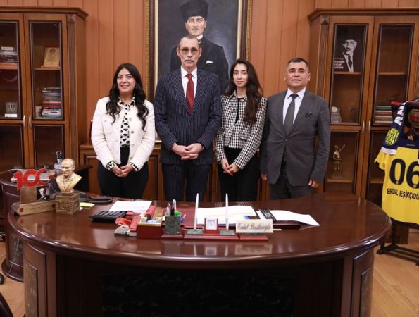 Yozgatlı Genç Siyasetçi ve Ailesinden Etimesgut Belediyesi'ne Nezaket Ziyareti