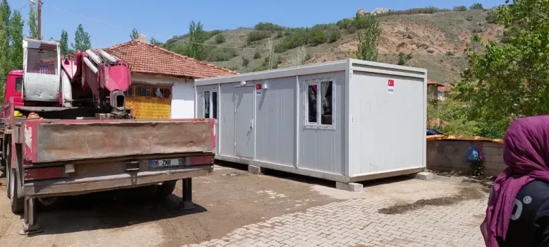 Tokat'taki depremden etkilenen Yozgat'ta konteynerlar kuruluyor
