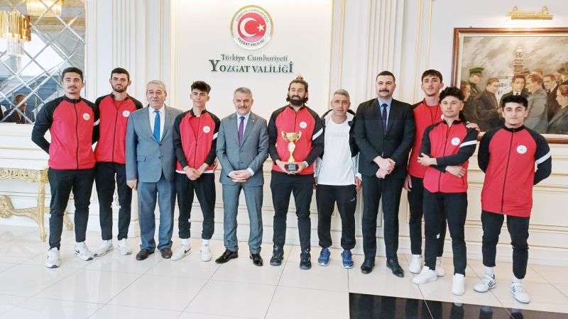 Yozgat Valisi Özkan, bölge birinciliğine ulaşan sporcuları tebrik etti