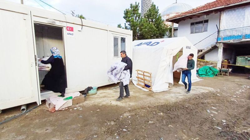 Yozgat’ta Deprem Sonrası Aileler Konteynerlere Yerleştiriliyor!