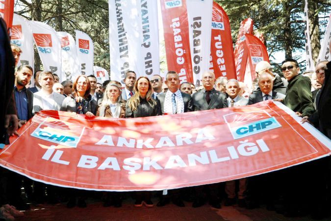 Erdal Beşikçioğlu, Üç Fidanı Mezarları Başında Andı