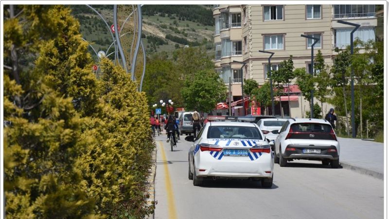 Yozgat'ta Sağlık İçin Pedallar Çevrildi: İl Millî Eğitim Müdürlüğünden Bisiklet Sürme Etkinliği
