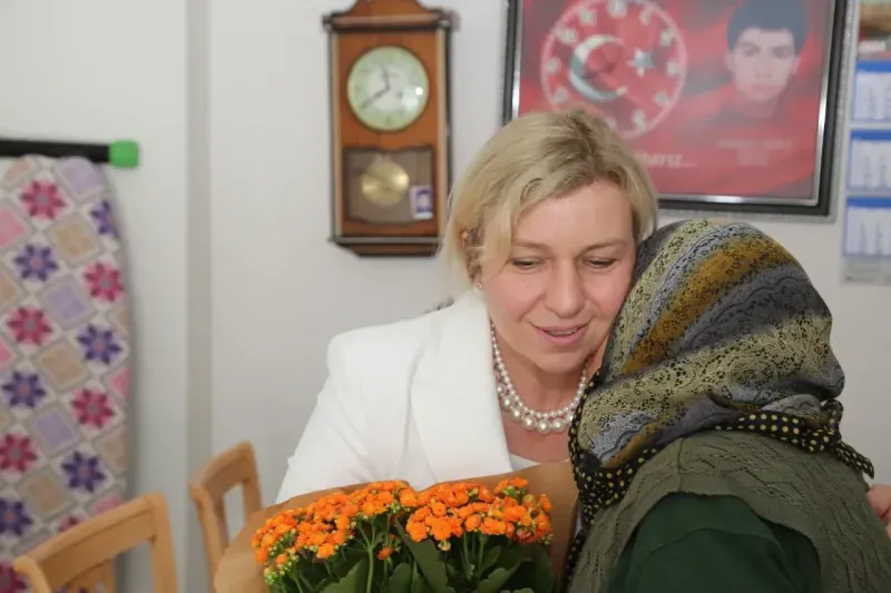 Evladını vatan toprağına emanet eden anneler..Yozgat Valisi Özkan'ın eşi Arzu Özkan'dan özel ziyaret