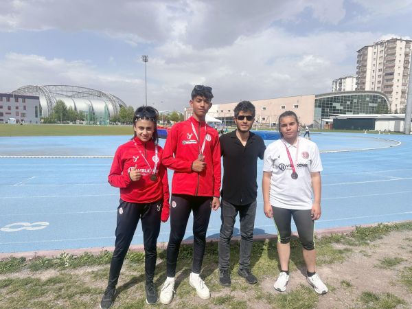 Yozgatlı sporcular madalyaları topladı