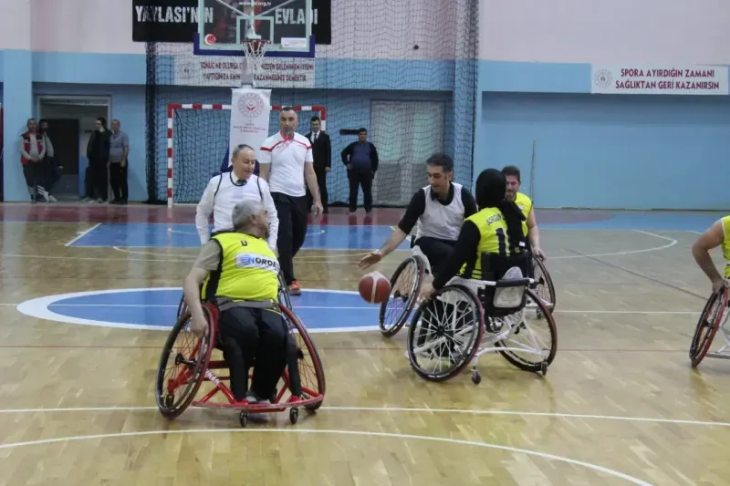 Yozgat'ta farkındalık maçı! Basketler engeller için!