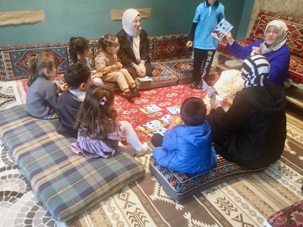 Yozgatlı Yazar Hemşehrileriyle buluştu Yazarlık birikimlerini genç kalemlere anlattı