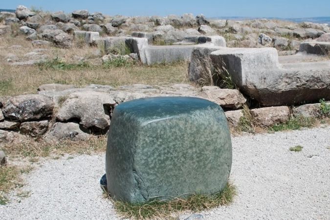 Hattuşa'daki Gizemli Yeşil Taşın Sırrı Çözülemiyor: