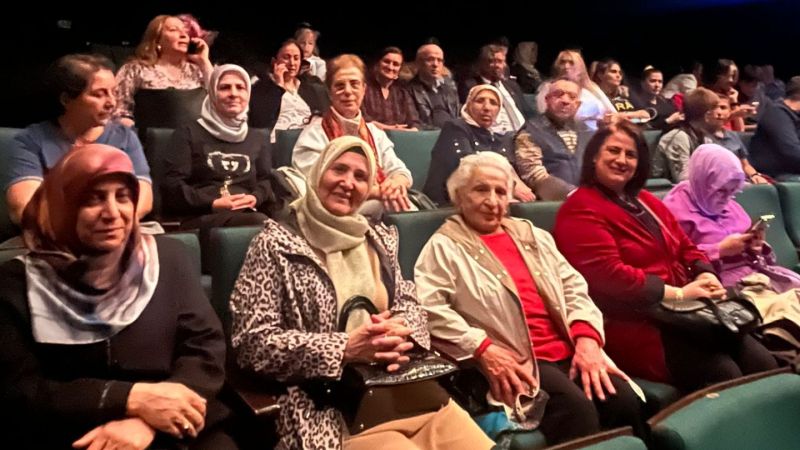 Altındağlı kadınlar tiyatroda