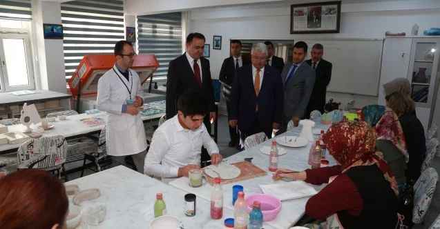 Vali Kadir Çakır, Halk Eğitim Merkezini ziyaret etti