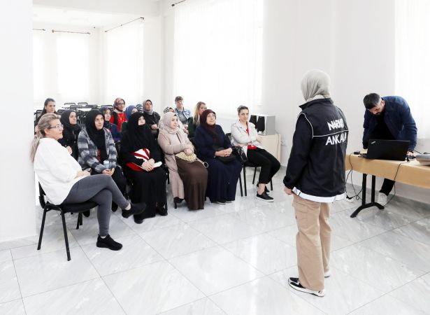 Ankara Emniyet Müdürlüğü Narkotik Suçlarla Mücadele Şube Müdürlüğü eğitim verdi Annelerin önemine dikkat çekildi