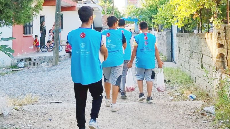Bu ibadet gençlerin yardımlaşma ve dayanışma bilincini artırıyor