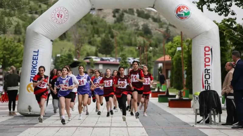 19 Mayıs İçin Koşuştular! Gençlik Koşusunda Renkli Final!