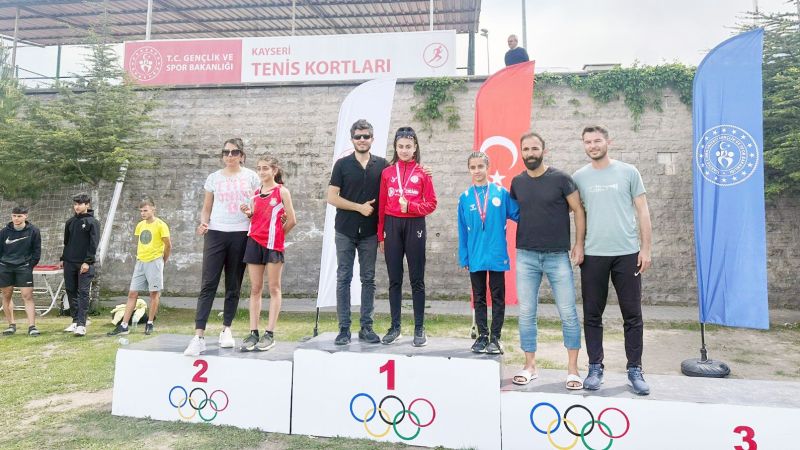 Yozgatlı sporcular madalyaları topladılar