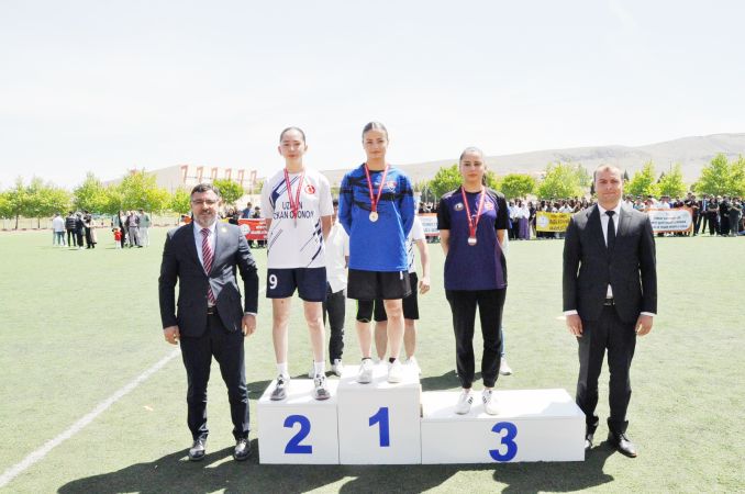 19 Mayıs'ı spor müsabakaları ile kutladılar