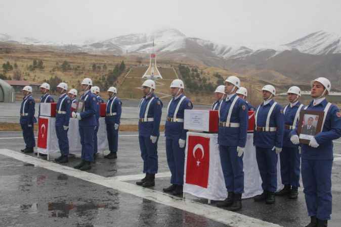 Yıldırım Düşmesi Sonucu Şehit Olan askerler törenle uğurlandı. Yozgatlı Şehidin Naşı Bu Gün Yozgat'ın Kadışehri İlçesi'nde Toprağa Verilecek!