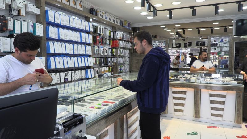 Gençler Yüksek Modelli Telefonları Gösteriş İçin Tercih Ediyor