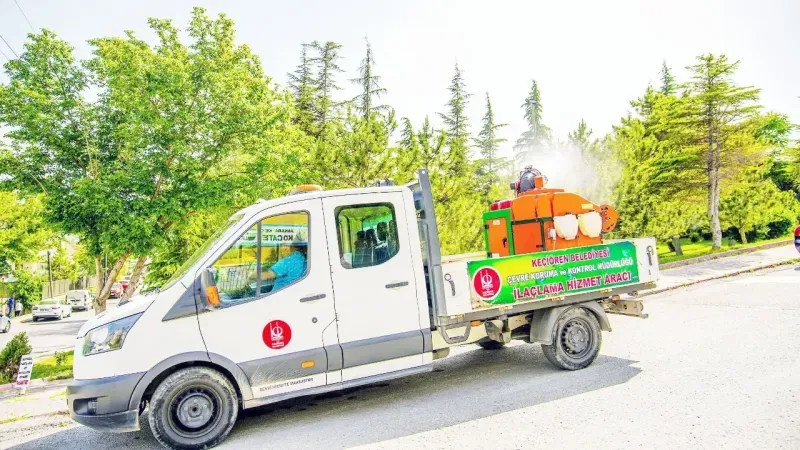 Keçiören Belediyesi aralıksız çalışıyor İlçenin dört bir yanı ilaçlanıyor