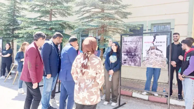 Yozgat’ta Deprem Farkındalığı İçin Sergi Düzenlendi: Yetenekler Afişlere Yansıdı!