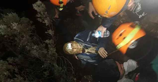 Kaybolan yaşlı kadını 30 kişilik arama, kurtarma ekibi buldu