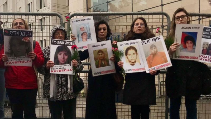 Ne oldu, Cumartesi Anneleri olay nedir?