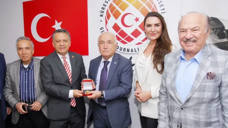 KGK'da Gazetecilerle Buluşan Eski Adalet Bakanından Yeni Anayasa Mesajı: Çiçek Net Konuştu!
