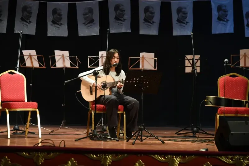Mamak Belediyesi Kursiyerlerinden Müzik Ziyafeti