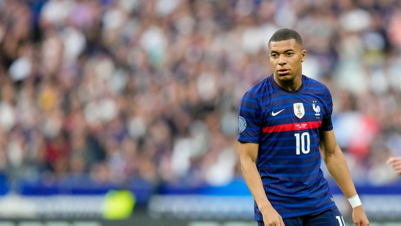 "Mbappe Transfer Bombası! 2024'te Hangi Dev Kulübe Gidecek?"