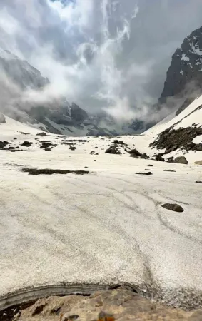Karlı dağların erimeyen manzarası mest etti: sizi Alpler ve Himalayalar’a götürecek