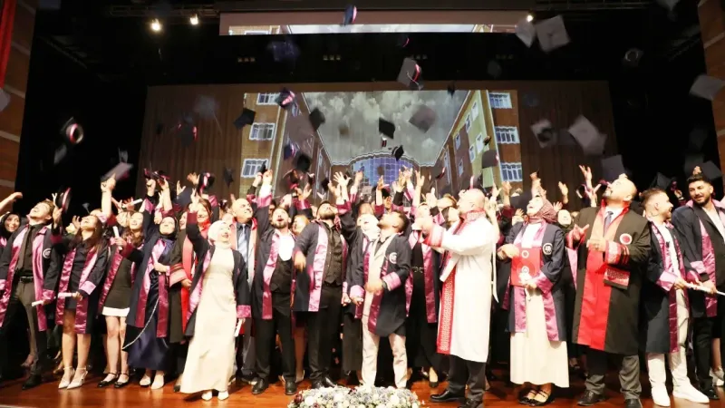 Yozgat Bozok Üniversitesi'nde Mezuniyet Sevinci!