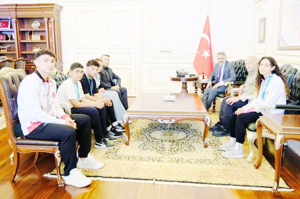 Vali Özkan Şampiyonları ağırladı