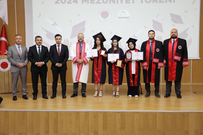 Akdağmadeni'nde Mezuniyet Coşkusu