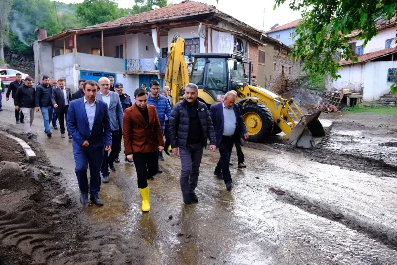 Yoğun Yağış Sonrası Yozgat Valisi Mehmet Ali Özkan Sel Bölgesinde İncelemelerde Bulundu