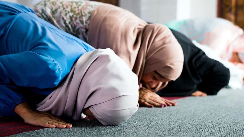 Kadınlar Neden Cumaya Gitmez?