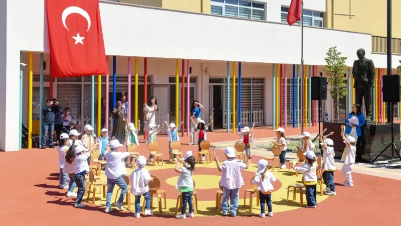 Türkiye'nin en büyük Bakımevi'nde mezuniyet sevinci