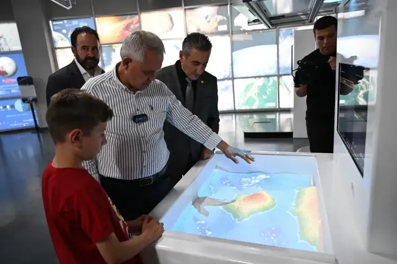 "100 Çocuk, 100 Eser, 1 Belgesel: Engel Tanımayan Çocuklar" Projesi Ankara Turunda Ali Kuşçu Gökbilim Merkezi Ziyareti